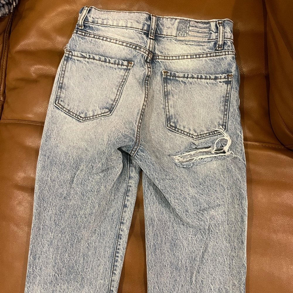 Butt rip revice jeans!